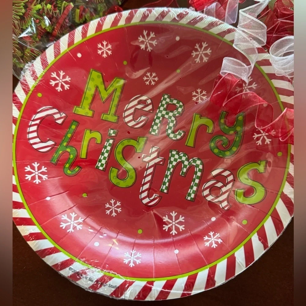 3/ for$15 🍒 Holiday Party Bundle - Plates, Bows, Paper Shred - NEW w TAGS 🏷️